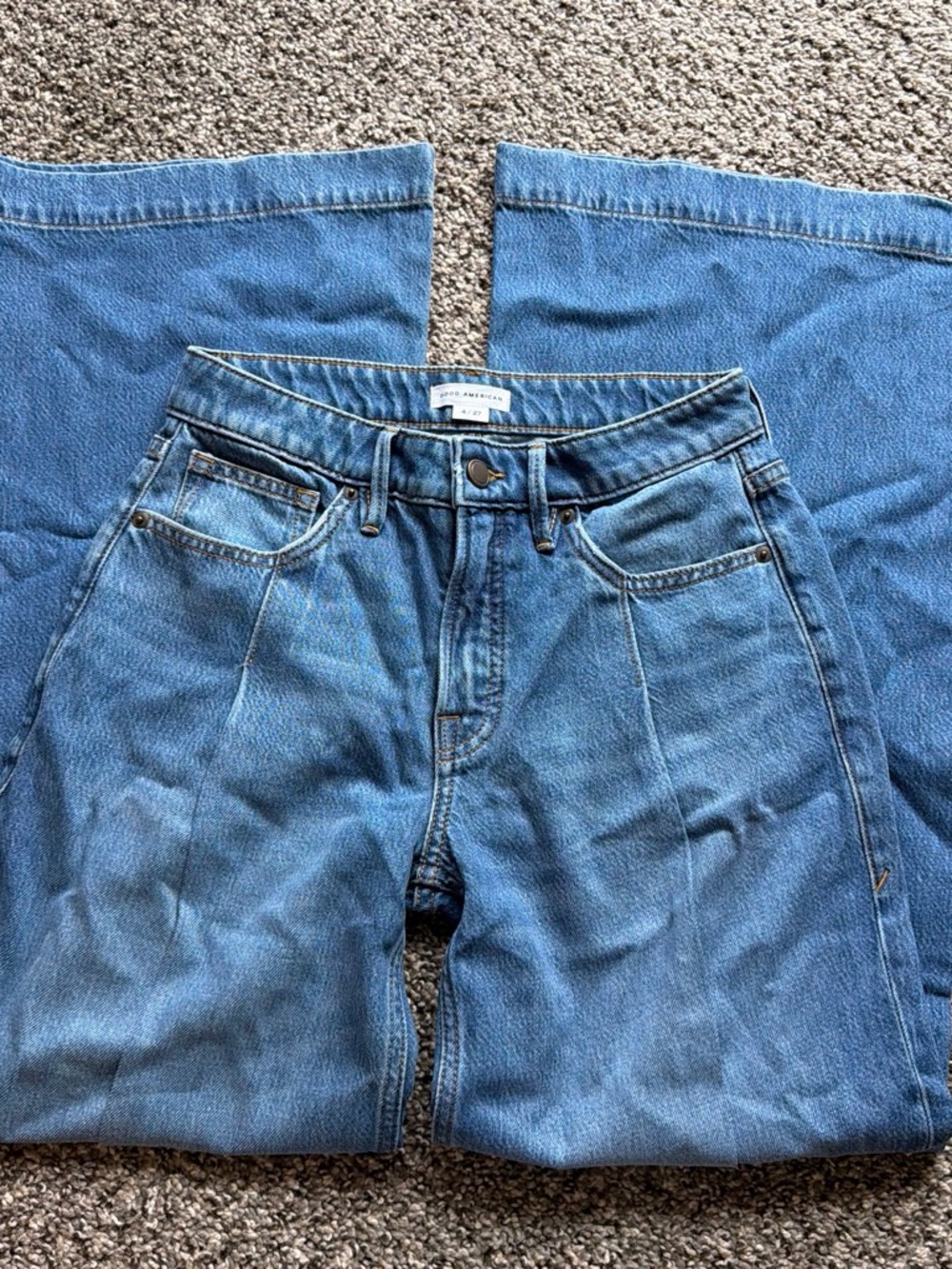 Good American Women’s wide leg medium wash denim